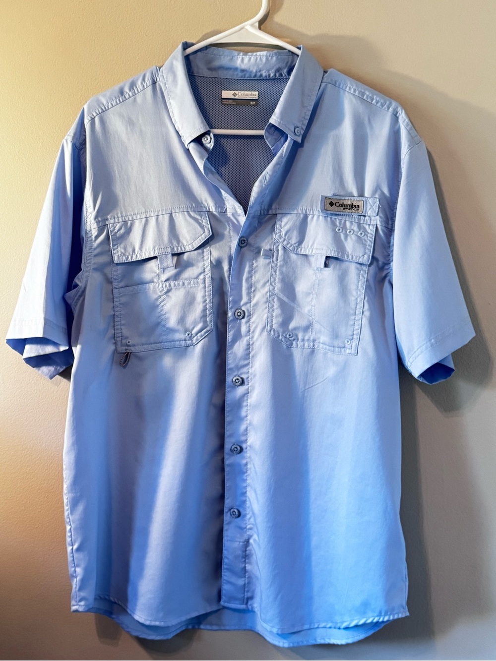 Columbia Men’s Light Blue Short-Sleeve Button Down Shirt